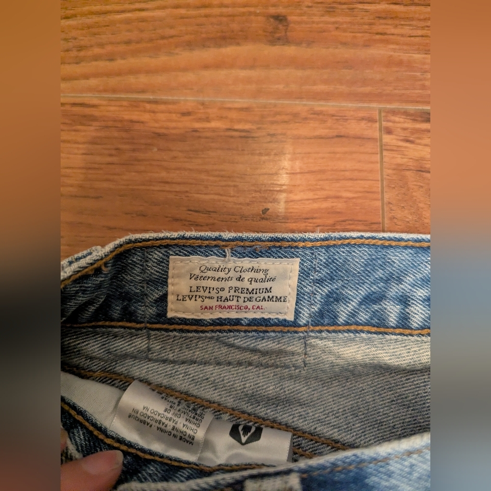 Levi's Premium Ripped Jeans - Picture 3 of 5